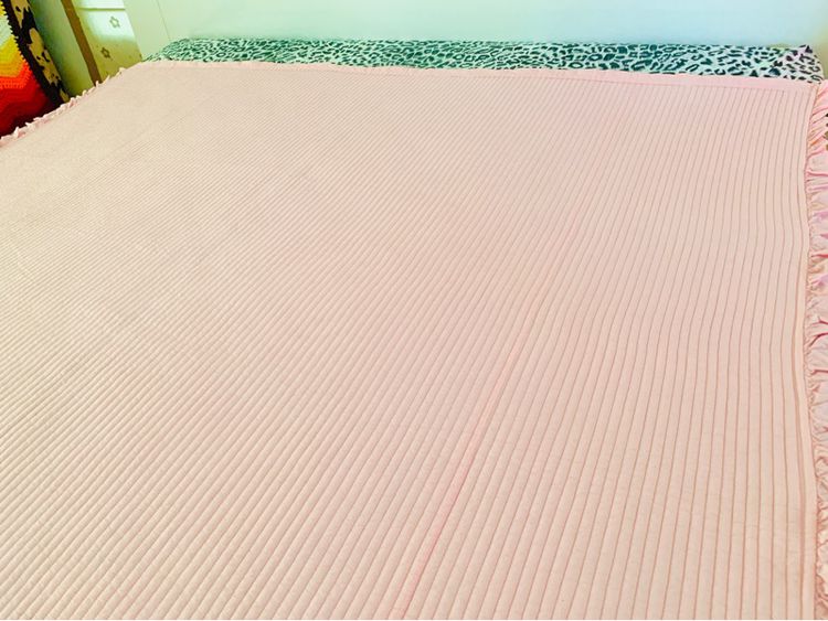 ผ้าห่ม ขนาด 6ฟุต สีชมพูเย็บลายลอนมีระบาย มือสองสภาพดี สินค้าญี่ปุ่น-เกาหลีแท้  รูปที่ 5