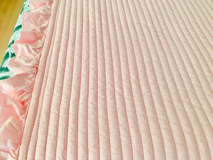 ผ้าห่ม ขนาด 6ฟุต สีชมพูเย็บลายลอนมีระบาย มือสองสภาพดี สินค้าญี่ปุ่น-เกาหลีแท้  รูปที่ 3