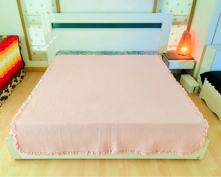 ผ้าห่ม ขนาด 6ฟุต สีชมพูเย็บลายลอนมีระบาย มือสองสภาพดี สินค้าญี่ปุ่น-เกาหลีแท้  รูปที่ 1