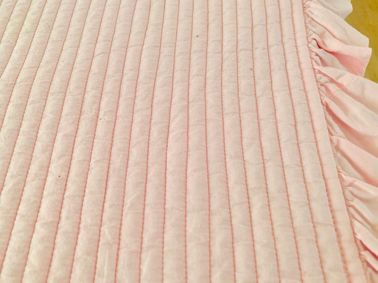 ผ้าห่ม ขนาด 6ฟุต สีชมพูเย็บลายลอนมีระบาย มือสองสภาพดี สินค้าญี่ปุ่น-เกาหลีแท้  รูปที่ 6