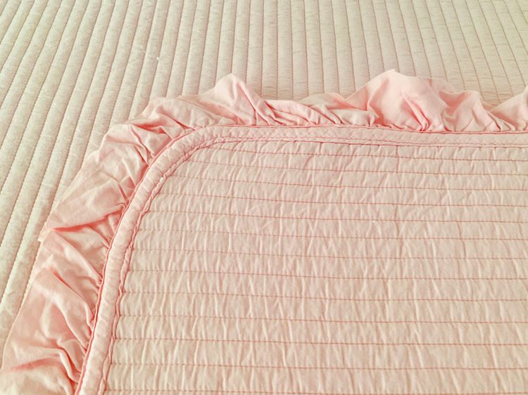 ผ้าห่ม ขนาด 6ฟุต สีชมพูเย็บลายลอนมีระบาย มือสองสภาพดี สินค้าญี่ปุ่น-เกาหลีแท้  รูปที่ 8
