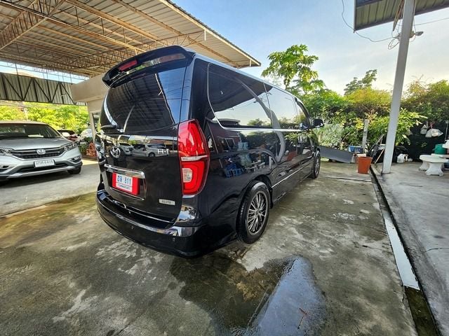Hyundai H-1  2018 2.5 Elite Plus Van ดีเซล ไม่ติดแก๊ส เกียร์อัตโนมัติ ดำ รูปที่ 2