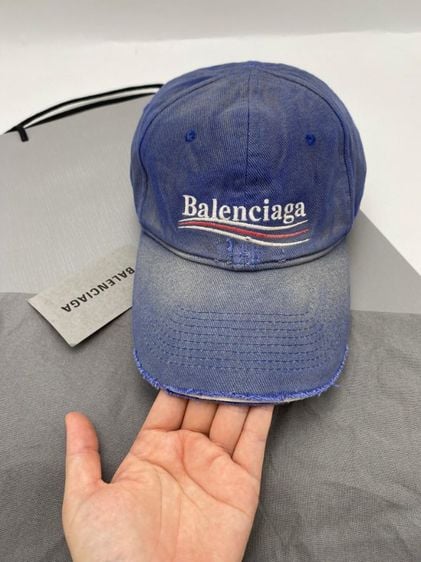ของแท้ล้านเปอร์เซ็นต์ Balenciaga Political Campaign Destroyed
Size L รอบศรีษะ 58 cm มือหนึ่ง ของใหม่ (งดต่อรองราคา) รูปที่ 4