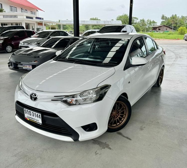 รถ Toyota Vios 1.5 J สี ขาว