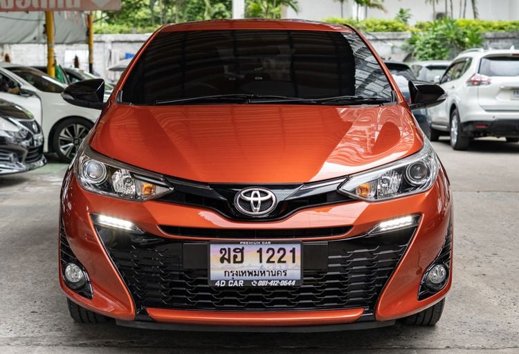 รถ Toyota Yaris 1.2 High สี ส้ม