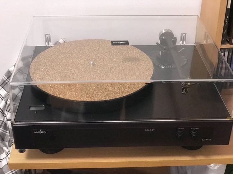 อื่นๆ เครื่องเสียงไฮไฟ ลำโพงแยกชิ้น และซับวูฟเฟอร์ ขายถูกๆ เครื่องเล่นแผ่นเสียงเทิร์นเทเบิ้ลสภาพสวยมีภาคขยายหัวเข็มในตัว MM,MC  Amari LP-12 Vinyl Turntable สภาพงาม มารับเอง