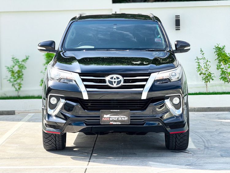 Toyota Fortuner 2015 2.8 V ดีเซล เกียร์อัตโนมัติ ดำ รูปที่ 2