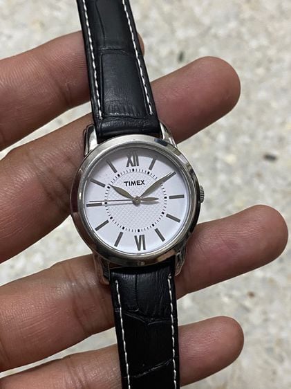 นาฬิกายี่ห้อ TIMEX  ควอทซ์ เลดี้ ของแท้มือสอง สายเปลี่ยนใหม่ 650฿