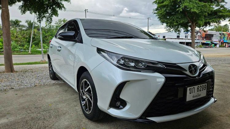 Toyota Yaris 2021 1.2 Sport Premium Sedan เบนซิน เกียร์อัตโนมัติ ขาว รูปที่ 3