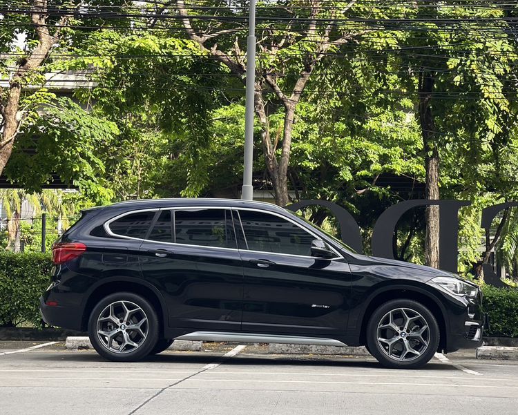 BMW X1 2018 1.5 sDrive18i xLine Utility-car เบนซิน ไม่ติดแก๊ส เกียร์อัตโนมัติ ดำ รูปที่ 2