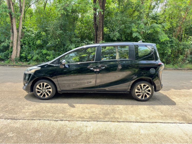 Toyota Sienta 2017 1.5 V Van เบนซิน ไม่ติดแก๊ส เกียร์อัตโนมัติ ดำ รูปที่ 4