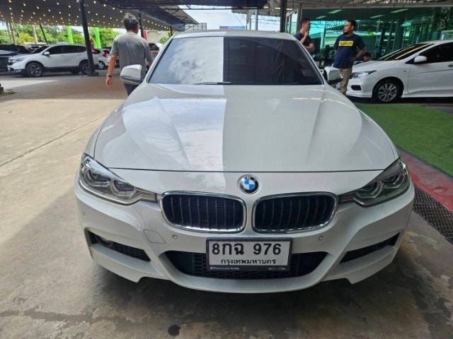 BMW Series 3 2018 320d Sedan ดีเซล ไม่ติดแก๊ส เกียร์อัตโนมัติ ขาว รูปที่ 2
