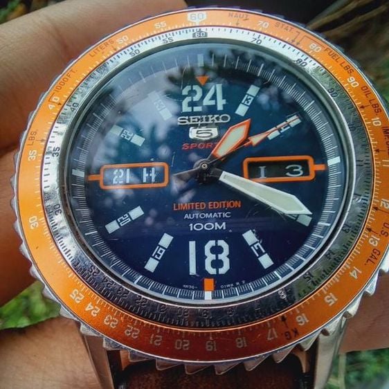 นาฬิกานักบิน SEIKO  Limited Edition
(Number 988-1200)🎉🎉🎉
ระบบออโตเมติก ย้อนยุค หน้าปัดสีน้ำเงินขอบสีส้ม