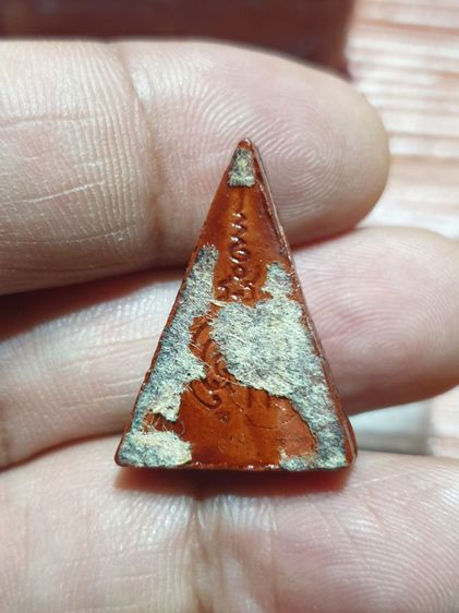 พระนางพญารุ่นแรกของหลวงพ่อแพ วัดพิกุลทอง จ.สิงห์บุรี สร้างปี 2506 เนื้อดินเผาเคลือบ หลังยันต์พุฒซ้อน ให้2องค์ เหมาไป พระดีปีลึก พบเจอน้อย รูปที่ 6