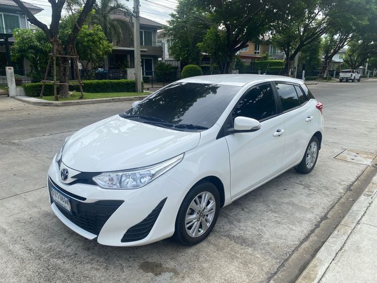 Toyota Yaris 2019 1.2 E Sedan เบนซิน ไม่ติดแก๊ส เกียร์อัตโนมัติ ขาว รูปที่ 2