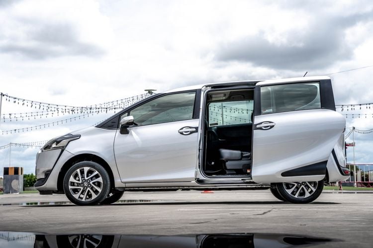 Toyota Fortuner 2017 2.5 V Utility-car เบนซิน ไม่ติดแก๊ส เกียร์อัตโนมัติ บรอนซ์เงิน รูปที่ 4