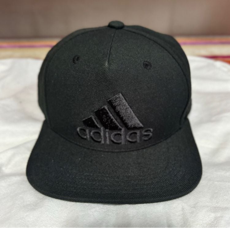 หมวกและหมวกแก๊ป หมวกแก๊ปแบบแบน โลโก้ adidas ของแท้สีดำ รหัส S97604