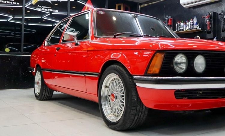 รถ BMW Series 3 320i สี แดง