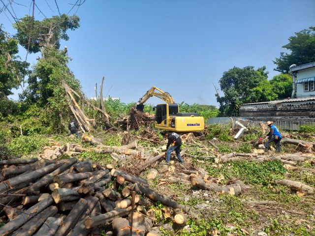 เคลียร์พื้นที่รกร้าง ปรับดิน ฝังกลบ ขนทิ้ง ยกร่องสวนปลูกต้นไม้ รูปที่ 6