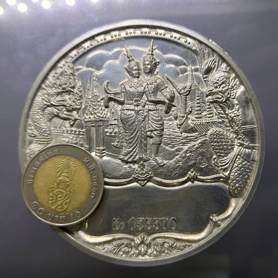 เหรียญพิวเตอร์ที่ระลึก ฉลองกรุงรัตนโกสินทร์ 200 ปี เนื้อดีบุก ขนาด 8 เซ็น พ.ศ.2525 พร้อมกล่องใบเซอร์ อุปกรณ์ครบ รูปที่ 4