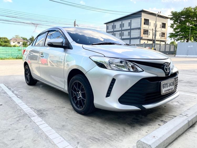 Toyota Vios 2018 1.5 J Sedan เบนซิน LPG เกียร์อัตโนมัติ บรอนซ์เงิน
