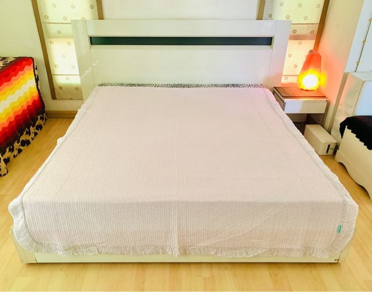 ผ้าห่ม หรือผ้าคลุมเตียง (แบบบาง) ขนาด 6-6.5ฟุต สีชมพูลายดอกวินเทจ ยี่ห้อ Bedding Story มือสองสภาพดี สินค้าญี่ปุ่น-เกาหลีแท้