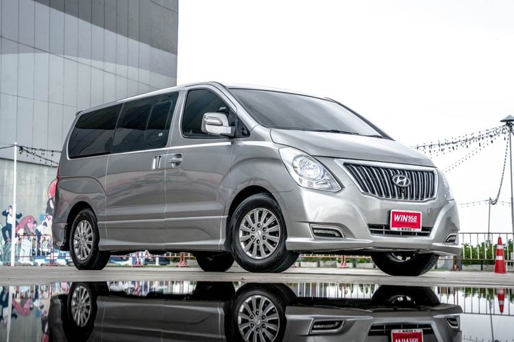 Hyundai H-1  2016 2.5 Deluxe Van ดีเซล ไม่ติดแก๊ส เกียร์อัตโนมัติ บรอนซ์เงิน
