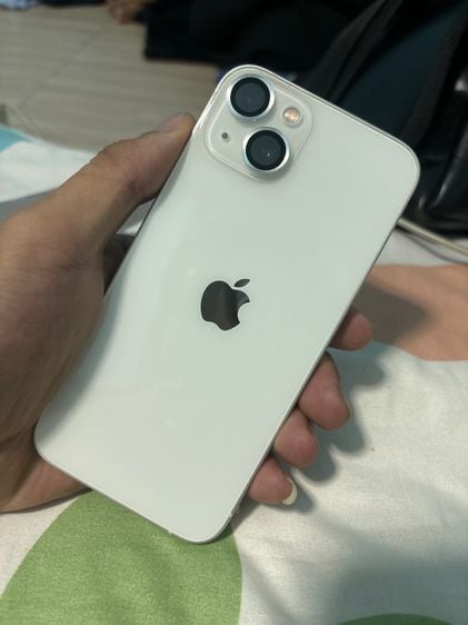 iPhone 13 สีขาว