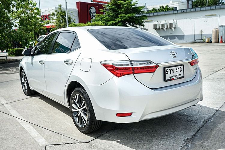 Toyota Altis 2017 1.8 E Sedan เบนซิน ไม่ติดแก๊ส เกียร์อัตโนมัติ เทา รูปที่ 4