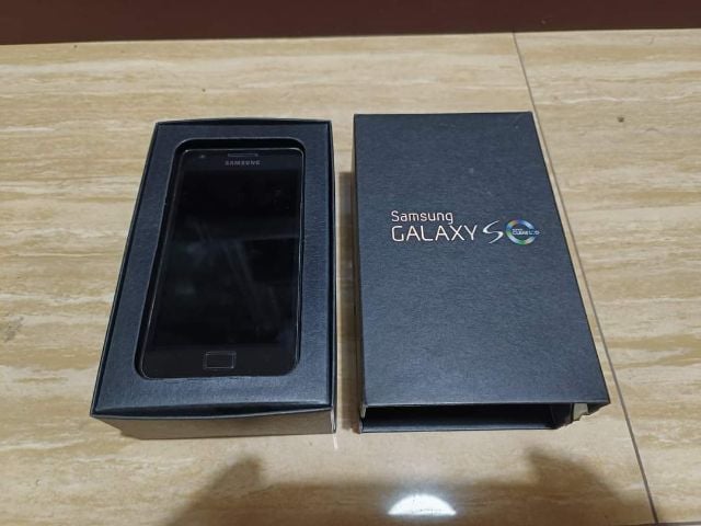 ขายเป็นอะไหล่หรือนักสะสมครับ Samsung Galaxy S2 16GB จอ 4.3" (GT-I9100T) เครื่องเสีย อะไหล่แท้ และ กล่องแท้ Samsung Galaxy S 4GB (GT-I9003)