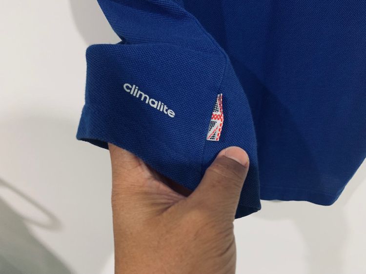 เสื้อโปโล ADIDAS แท้ 💯 size M ขนาด อก 21 ยาว 27.5 นิ้ว สภาพดีมาก สีน้ำเงิน ทรงสวย เนื้อผ้าดีมาก หายากน่าสะสมครับ รูปที่ 5