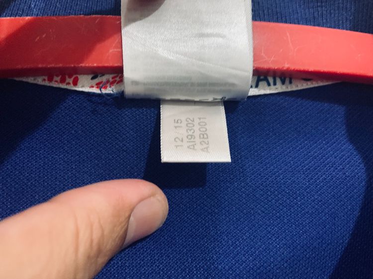 เสื้อโปโล ADIDAS แท้ 💯 size M ขนาด อก 21 ยาว 27.5 นิ้ว สภาพดีมาก สีน้ำเงิน ทรงสวย เนื้อผ้าดีมาก หายากน่าสะสมครับ รูปที่ 4