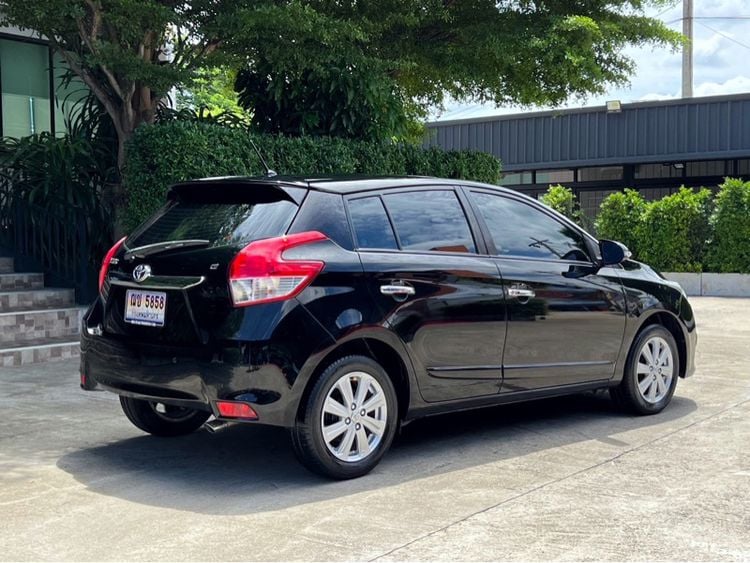 Toyota Yaris 2015 1.2 G Sedan เบนซิน ไม่ติดแก๊ส เกียร์อัตโนมัติ ดำ รูปที่ 3
