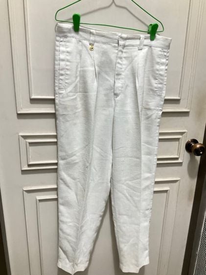 กางเกงยาว สีขาว เอว 33 สะโพก 44 ยาว 39 ปลายขากว้าง 14 นิ้ว 50 บาท