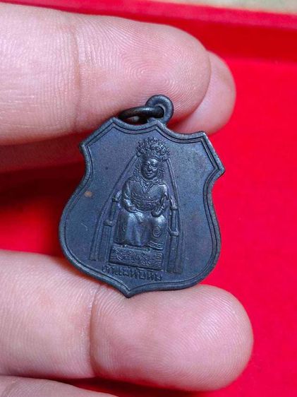 เหรียญเจ้าแม่ทับทิม ตลาดสำเพ็ง เนื้อทองแดง รมดำ ขอบข้างเลื่อย ประกันแท้ สร้าง พ.ศ. 2492