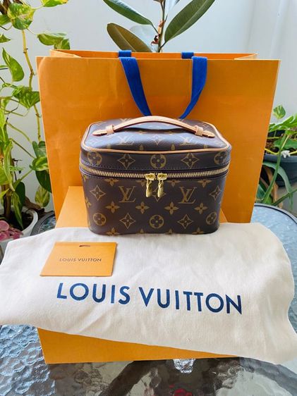 Louis Vuitton หนังแท้ หญิง น้ำตาล กระเป๋าLVไนท์มินิ ปี 21 ไมโครชิพ