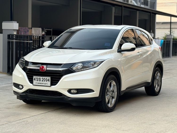 Honda HR-V 2015 1.8 E Utility-car เบนซิน ไม่ติดแก๊ส เกียร์อัตโนมัติ ขาว รูปที่ 2