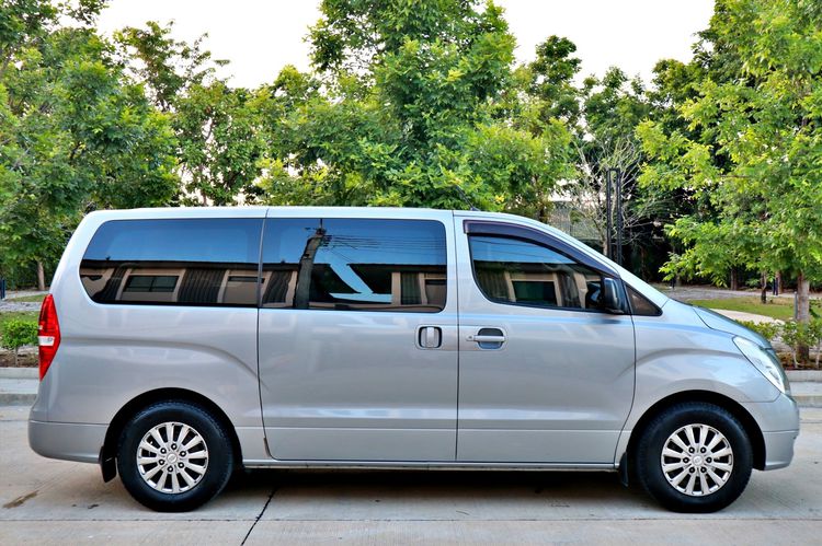 Hyundai H-1  2014 2.5 Maesto Touring Van ดีเซล ไม่ติดแก๊ส เกียร์ธรรมดา เทา รูปที่ 4
