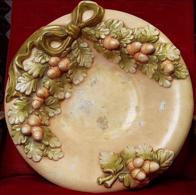 Italian pottery fruit dish embossed whit oak leaves acorns  จานโชว์​ ใบโตจากอิตาลี่
ใบใหญ่มากๆครับ​  มีลูกโอ๊ต​เป็นลายนูน​ สวยมีมิติ🇮🇹