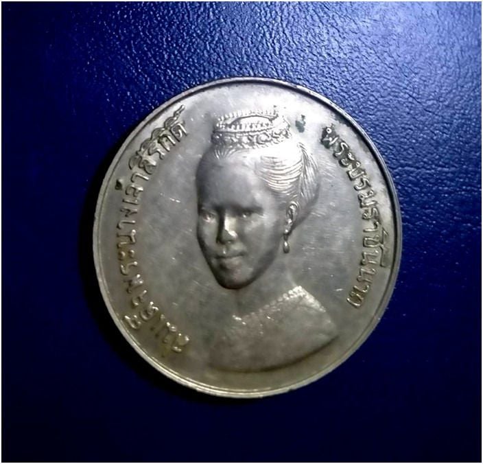 เหรียญไทย เหรียญเงิน 5 บาท ปี 2523 สมเด็จพระนางเจ้าสิริกิติ์ พระบรมราชินีนาถ ที่ระลึกองค์การอาหารและการเกษตร เทิดพระเกียคเทพีแห่งการเพาะปลูก