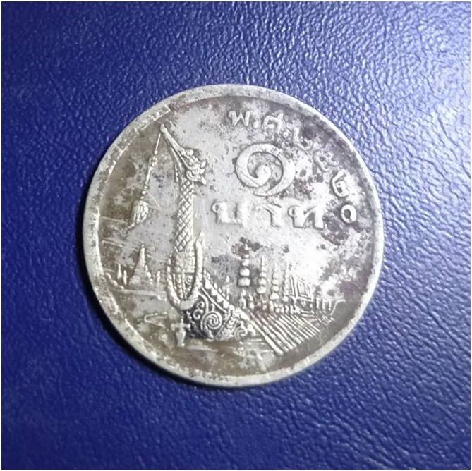 เหรียญหนึ่งบาท รัชกาลที่ ๙ พ.ศ.2520 เหรียญเก่าแท้ ดั้งเติม รูปที่ 2
