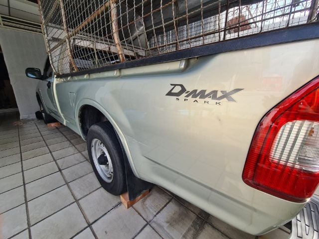 รถ Isuzu D-MAX 2.5 EX Platinum สี บรอนซ์ทอง