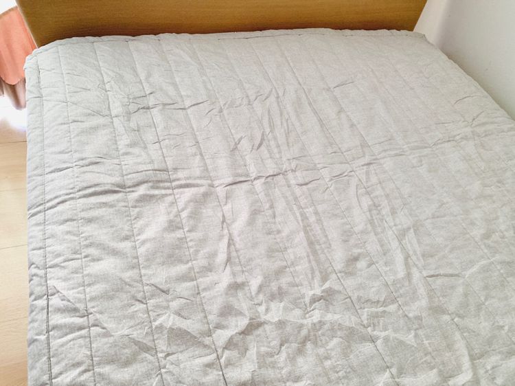 ผ้าปูรองนอน ขนาด 3.5ฟุต เอิร์ธโทนสีเทาเย็บลายลอนทั้งผืน (สภาพใหม่) มือสองขายตามสภาพ สินค้าญี่ปุ่น-เกาหลีแท้ รูปที่ 2