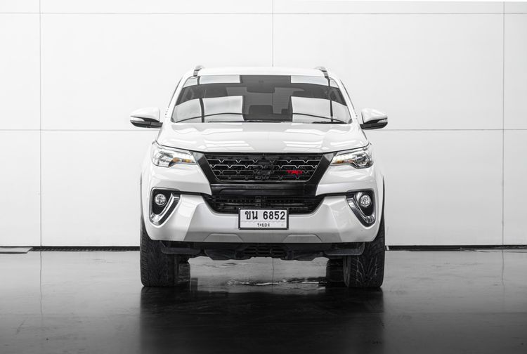 Toyota Fortuner 2015 2.8 V 4WD Utility-car ดีเซล ไม่ติดแก๊ส เกียร์อัตโนมัติ ขาว รูปที่ 4