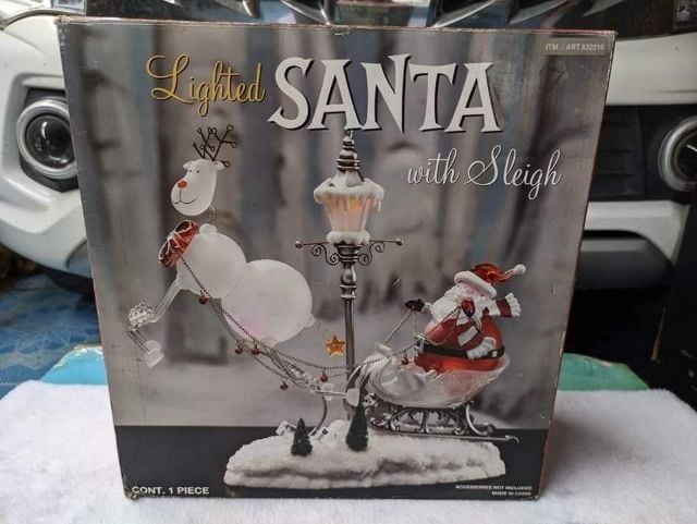 Sale1890บาท ของแต่งบ้านสวยๆน่ารัก Lighted Santa With Leigh ของแต่งบ้านสวยมากๆครับมีไฟด้วยครับแบบใส่ถ่านAA3ก้อน