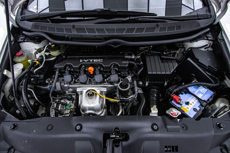 Honda Civic 2011 1.8 E i-VTEC Sedan เบนซิน LPG เกียร์อัตโนมัติ ขาว รูปที่ 4
