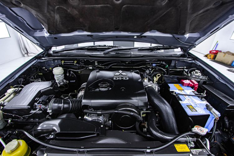 Mitsubishi Pajero Sport 2015 2.5 GT Utility-car ดีเซล เกียร์อัตโนมัติ เทา รูปที่ 4