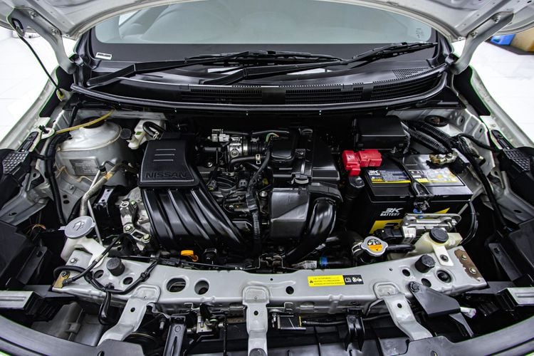 Nissan Almera 2017 1.2 E Sportech Sedan เบนซิน เกียร์อัตโนมัติ ขาว รูปที่ 4