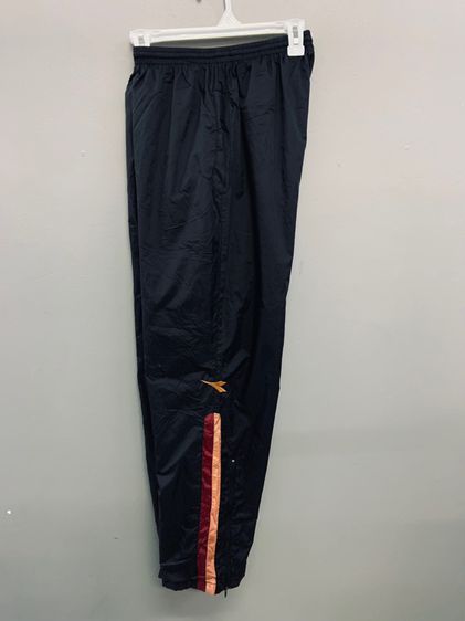 กางเกง DIADORA ทรง slim แท้ 💯 size เอว 29-35 ใส่ได้ ยาว 38 ปลายขา 6.7 สภาพใหม่มาก ดีเทลสวย ทรงสวย เนื้อผ้าดีหายากน่าสะสมครับ