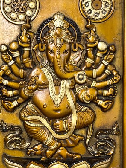 พระพิฆเนศ ทองเหลืองดุนสลักลาย พร้อมกรอบสะสมB5 รูปที่ 3